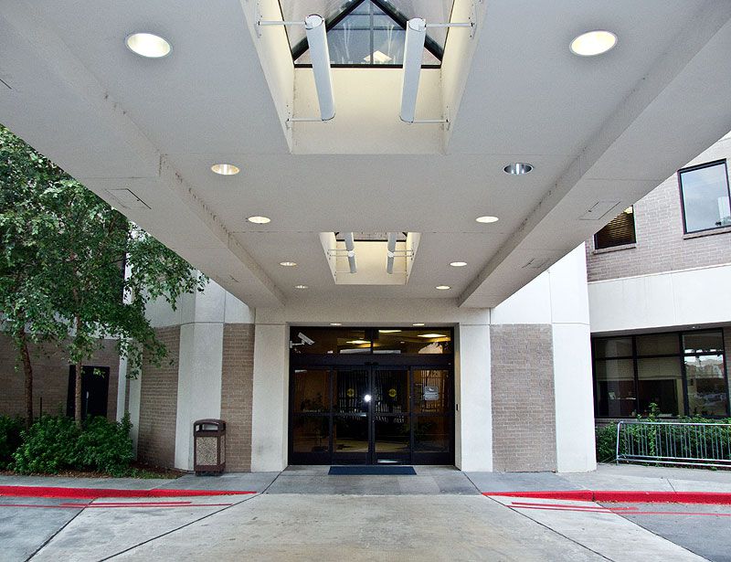 Exterior photo of West Wing - P&S Surgical Hospital
